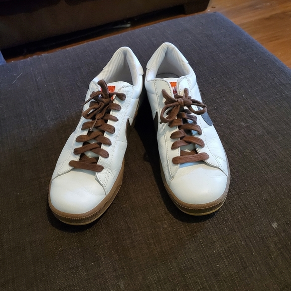 Nike Other - White and brown Nike sneakers size 8.5